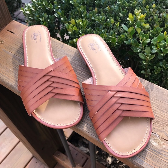 NWOT - G. H. Bass Sandals. - Picture 2 of 5